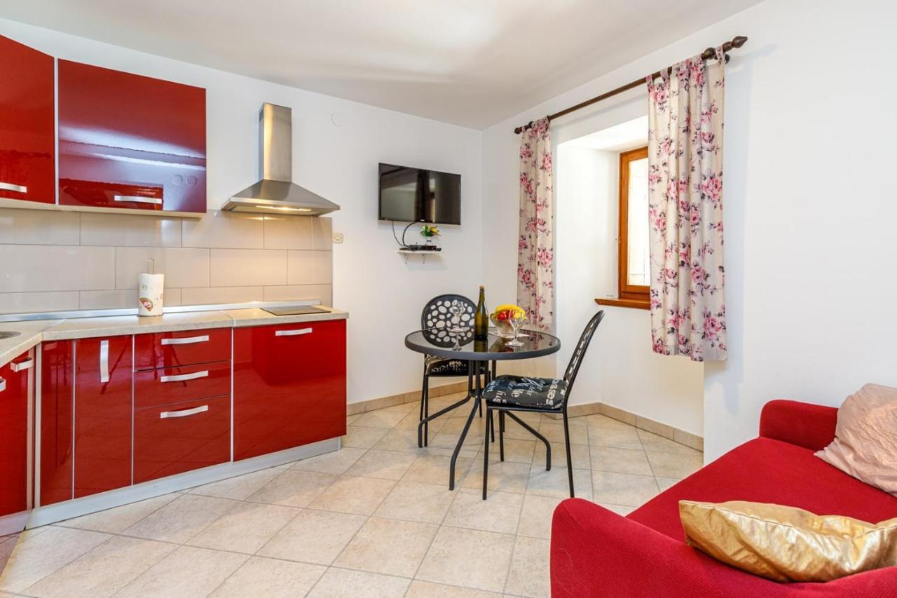 Apartments Mirjana Medulin Bagian luar foto