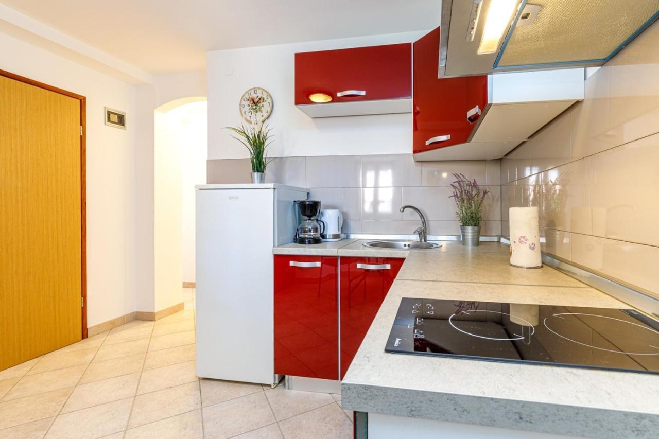 Apartments Mirjana Medulin Bagian luar foto