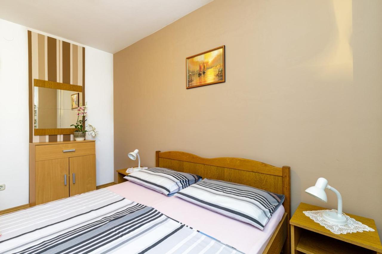 Apartments Mirjana Medulin Bagian luar foto